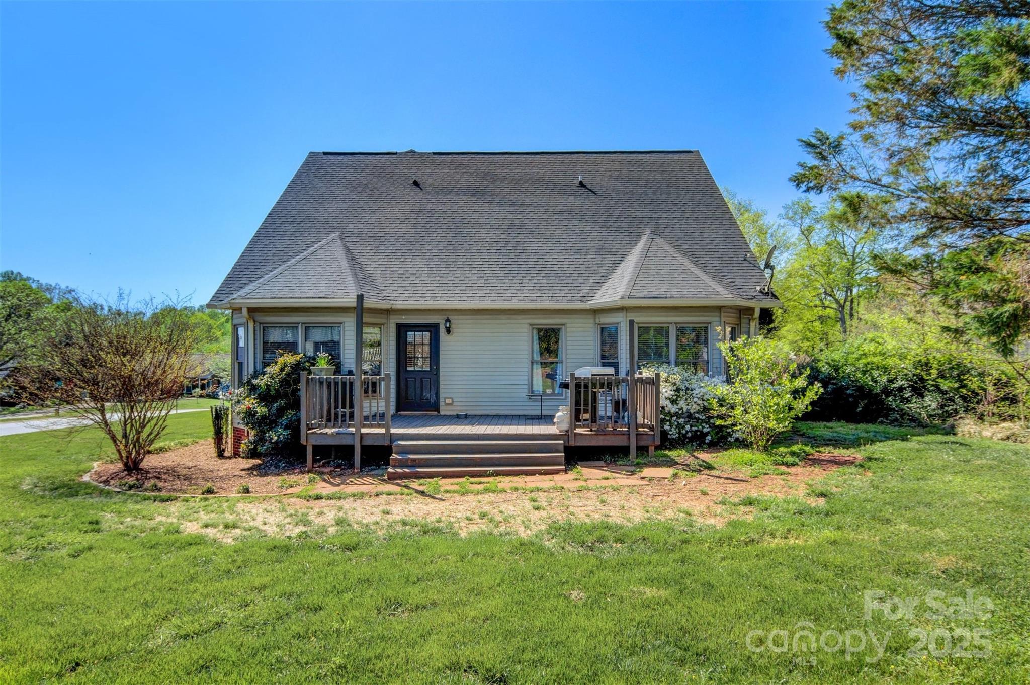 Property image 4 of 1050 Merrywood Drive in Walnut Creek, Newton, NC 28658