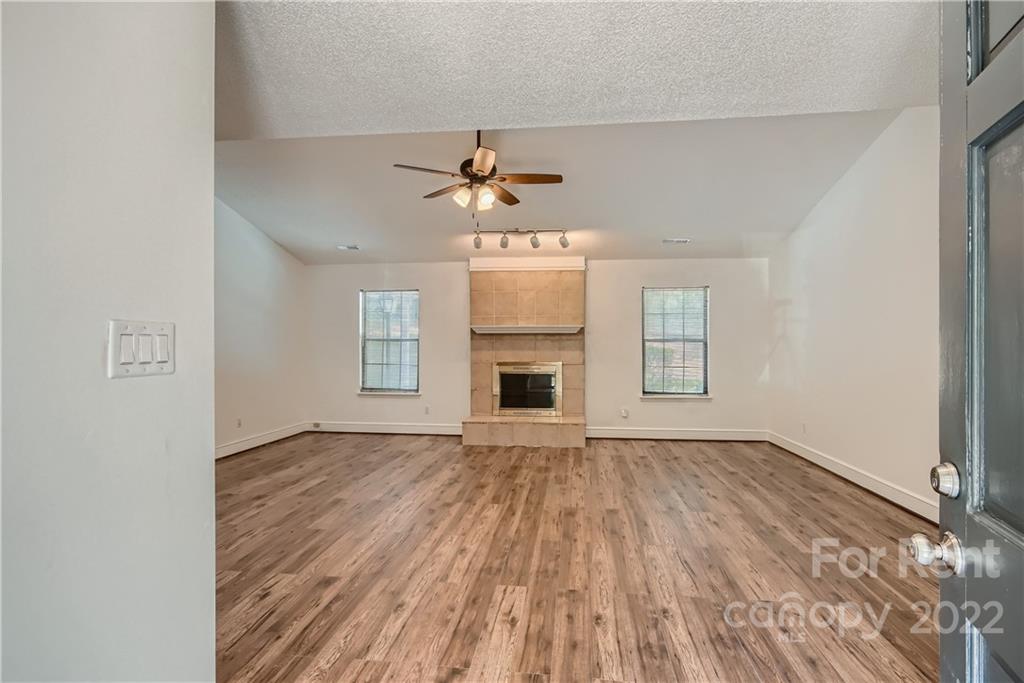 Property image 2 of 4119 Foxmoor Drive in Carmel Valley, Charlotte, NC 28226