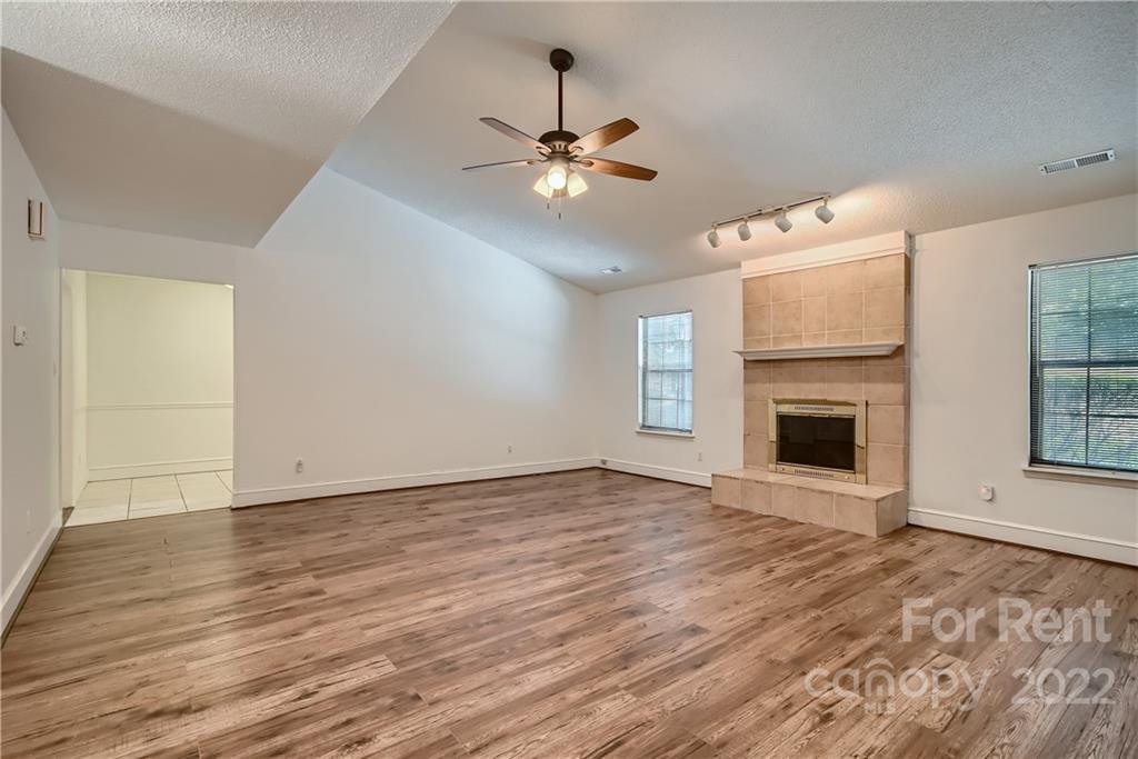 Property image 4 of 4119 Foxmoor Drive in Carmel Valley, Charlotte, NC 28226