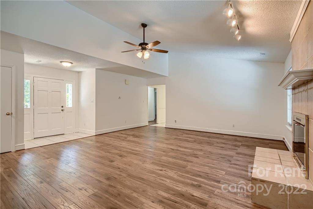 Property image 5 of 4119 Foxmoor Drive in Carmel Valley, Charlotte, NC 28226