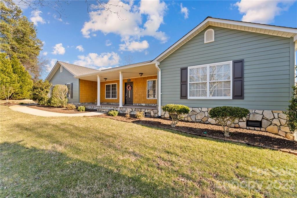 Property image 4 of 1772 Whitehall Court in Nottingham Estates, Newton, NC 28658