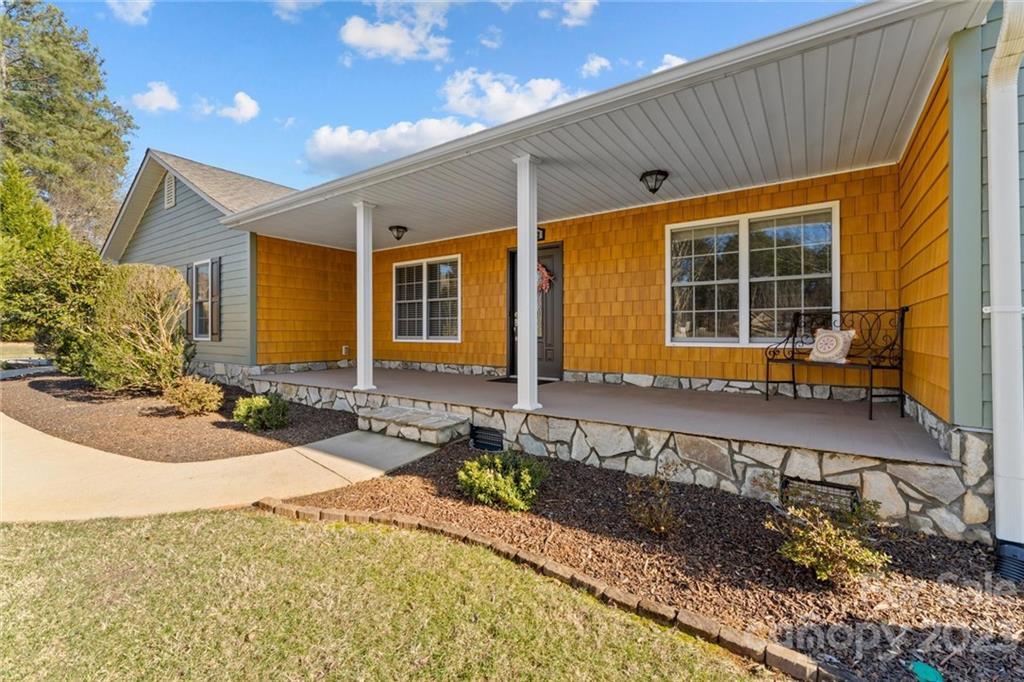 Property image 5 of 1772 Whitehall Court in Nottingham Estates, Newton, NC 28658