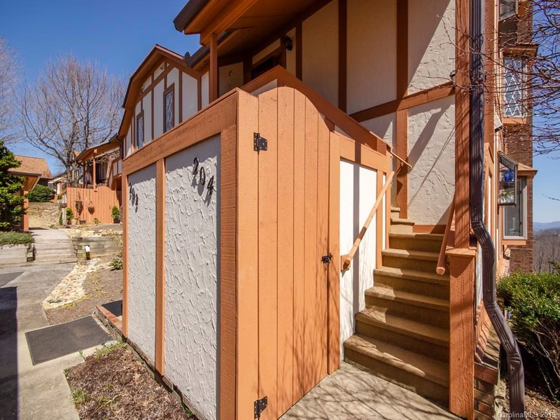 Property image 3 at 204 Fleetwood Plaza, Hendersonville, NC 28739