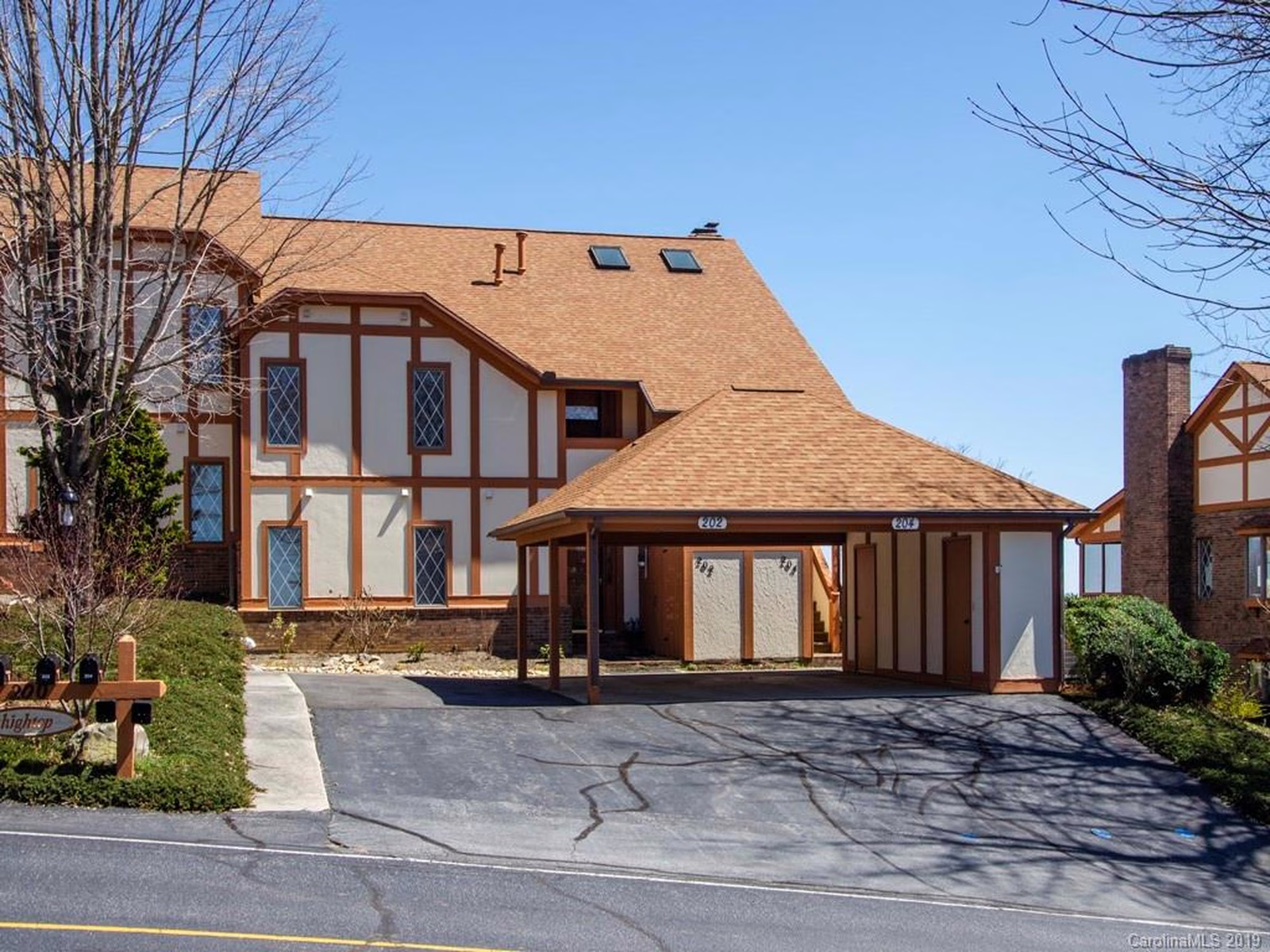 Property image 1 at 204 Fleetwood Plaza, Hendersonville, NC 28739