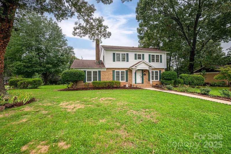 Kingswood, Gastonia Community