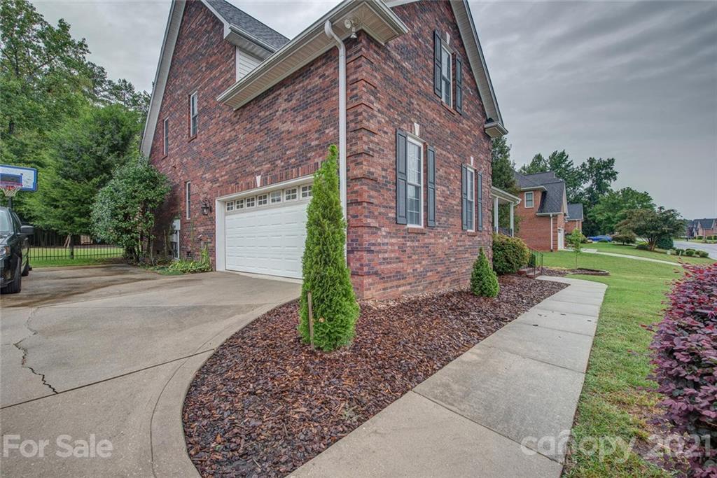 Property image 4 of 5107 Summerell Avenue in CRAMER WOODS, Gastonia, NC 28056