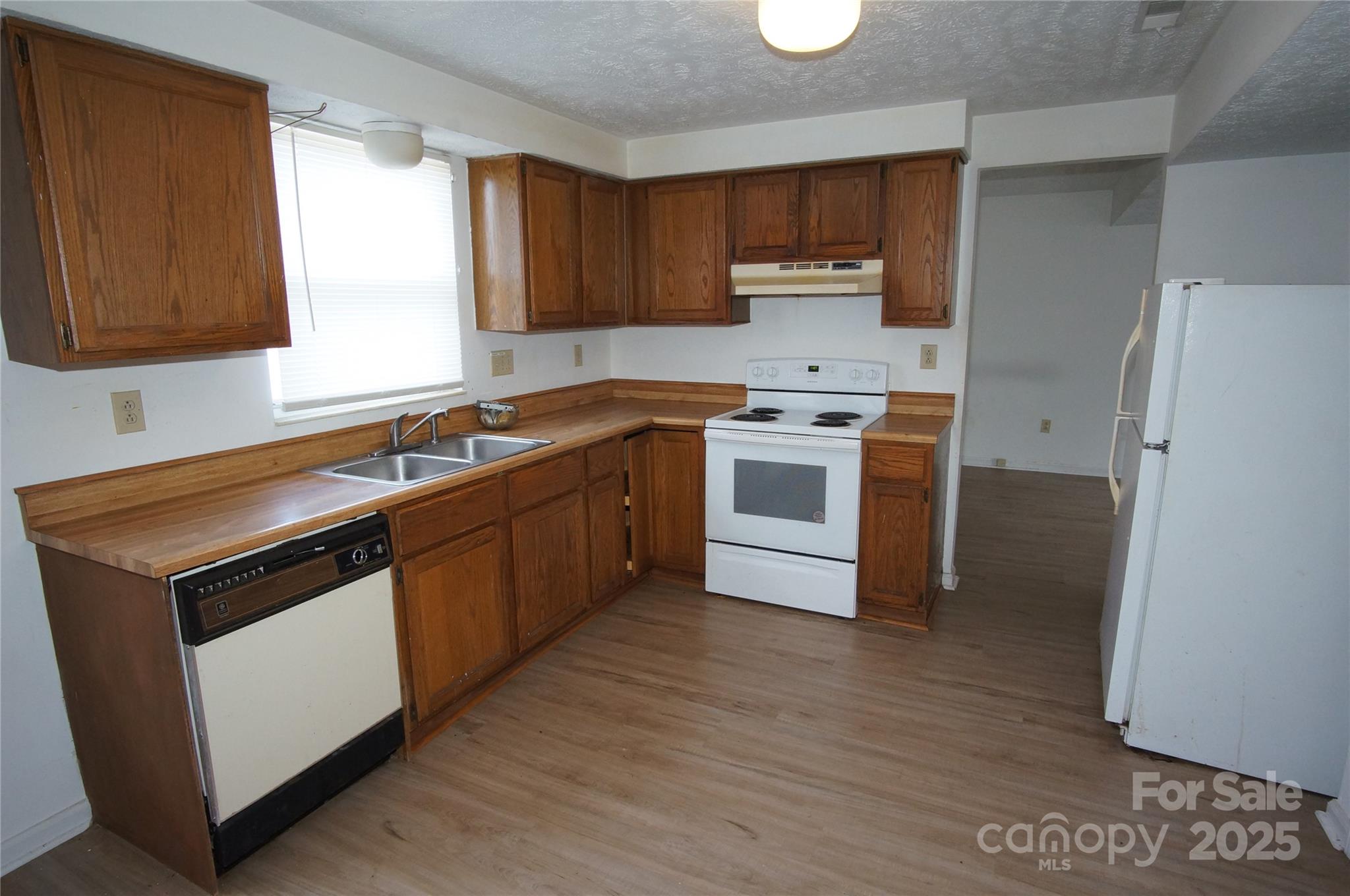 Property image 5 of 8915 Touchstone Lane in Birnam Woods, Charlotte, NC 28227