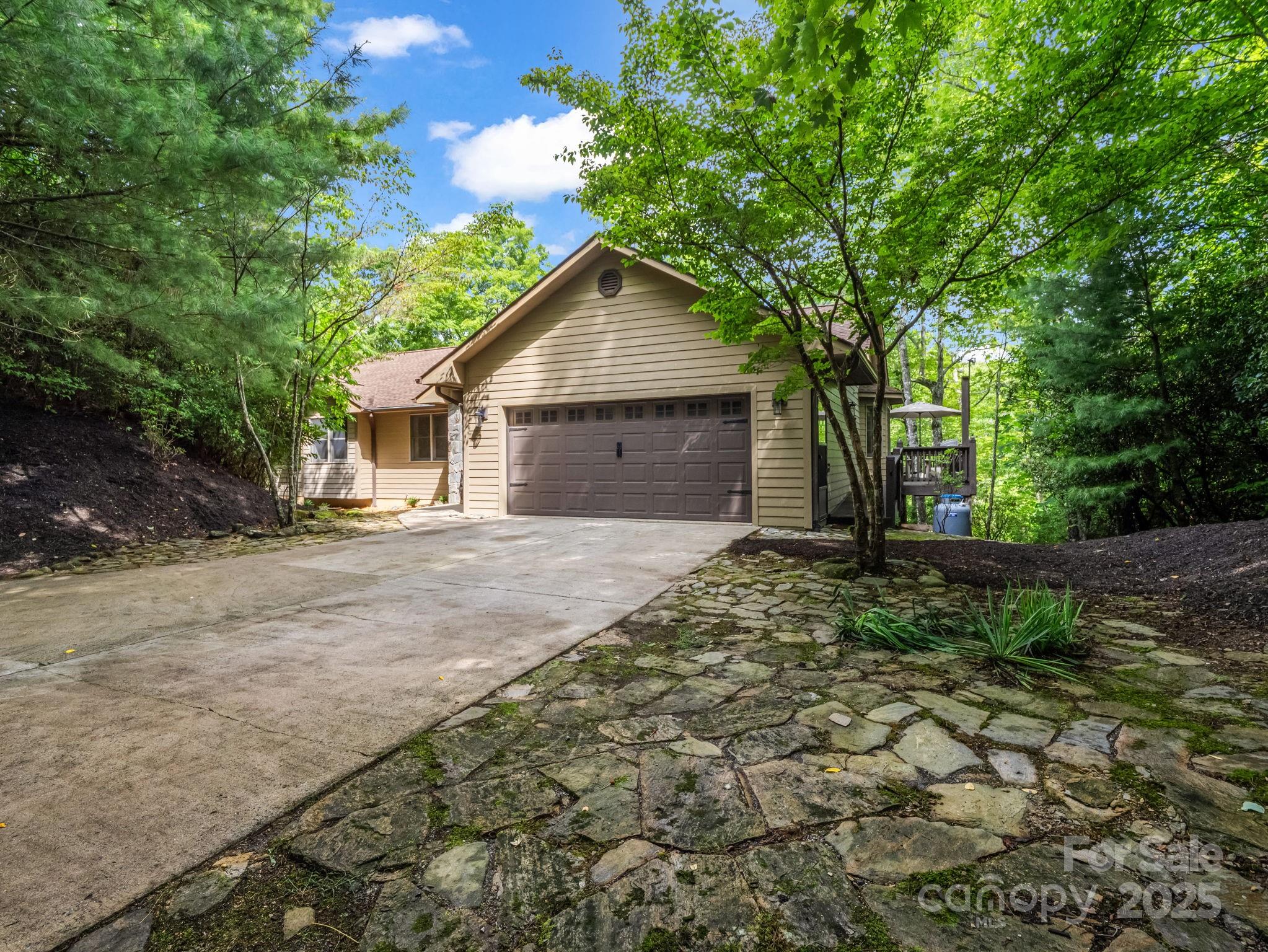 Property image 3 of 603 Kanasgowa Drive in Connestee Falls, Brevard, NC 28712