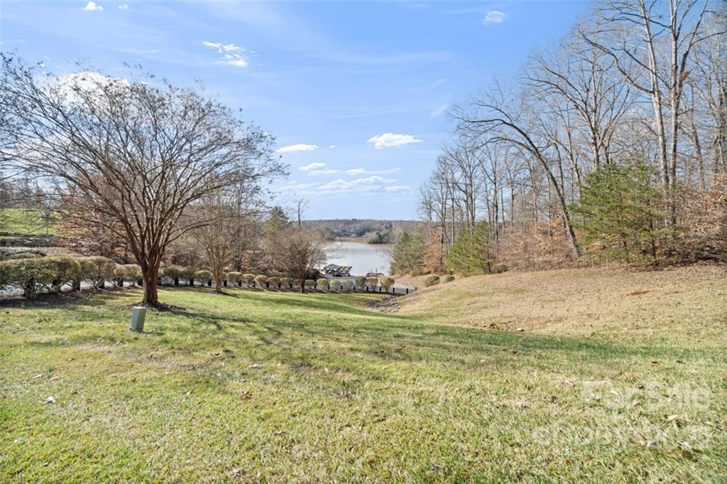 Property image 5 of 127 Harborgate Drive in Harbor Watch, Statesville, NC 28677