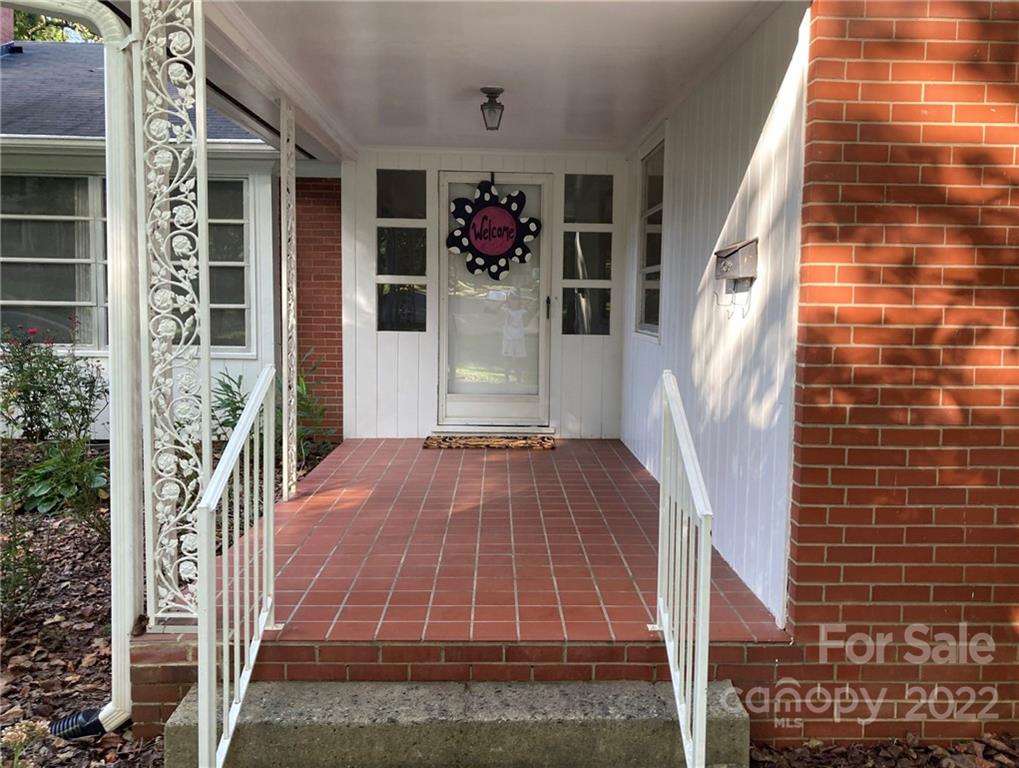 Property image 3 of 121 S Milford Drive in Milford Hills, Salisbury, NC 28144