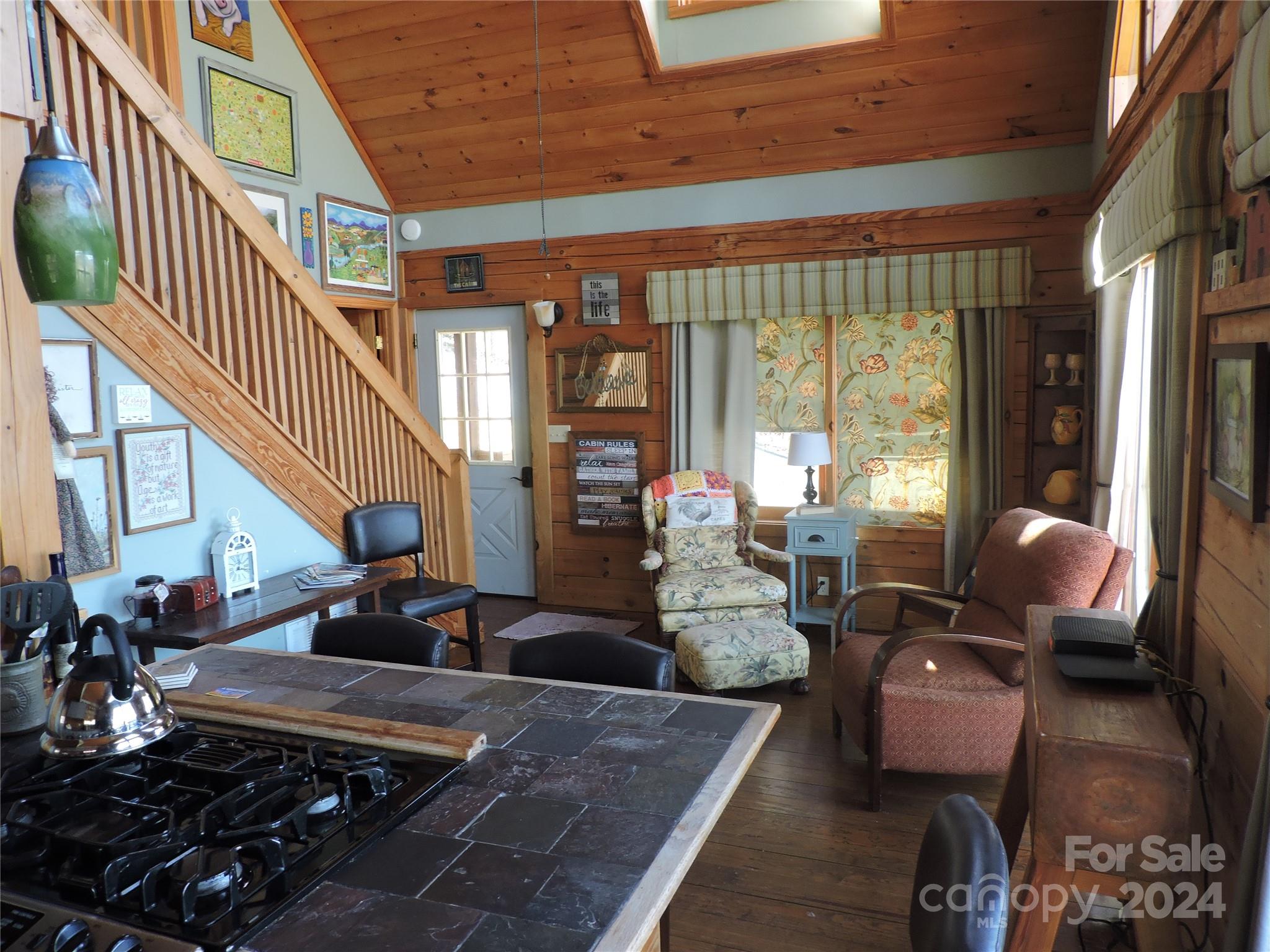 Property image 4 of 643 Amber Drive in Amber Ranches, Bakersville, NC 28705