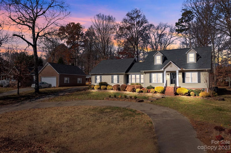 306 Eastwood Drive