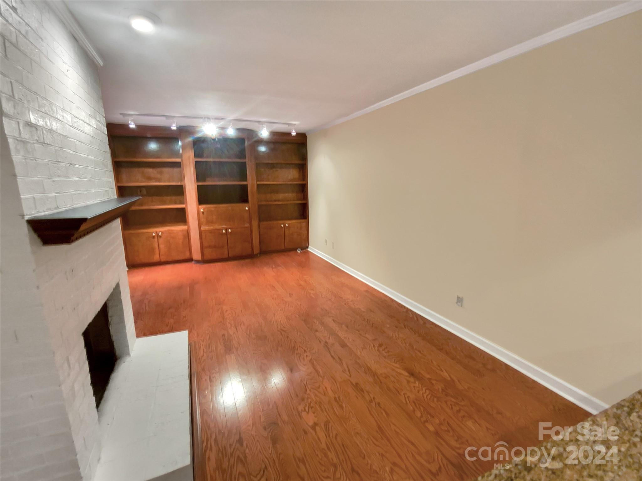 Property image 3 of 6681 Bunker Hill Circle in Olde Georgetowne, Charlotte, NC 28210