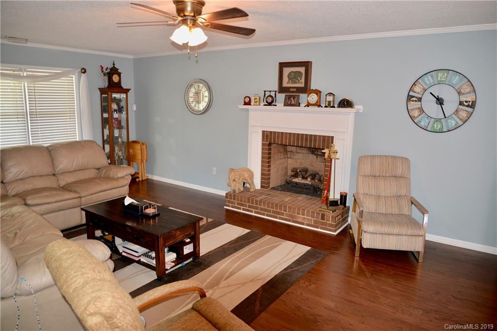 Property image 5 of 409 Iredell Court in Governors Square, Gastonia, NC 28054