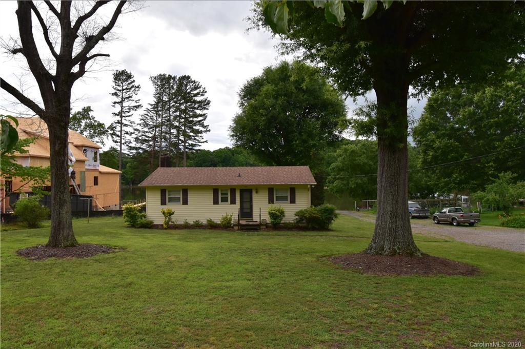 Property image 5 of 140 Morgan Bluff Road in Pirates Cove, Mooresville, NC 28117