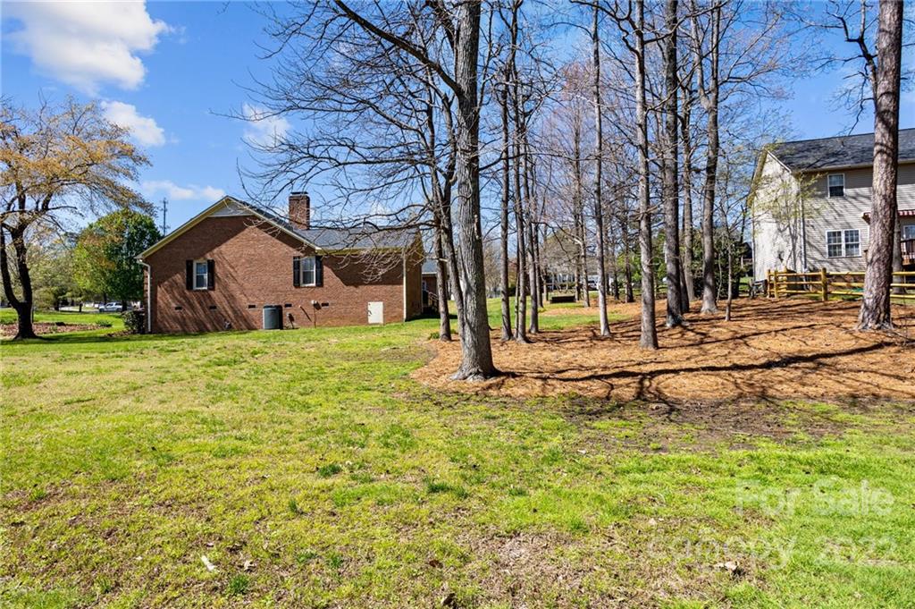 Property image 5 of 1702 Benjamin Drive in Corbin Hills, Salisbury, NC 28146