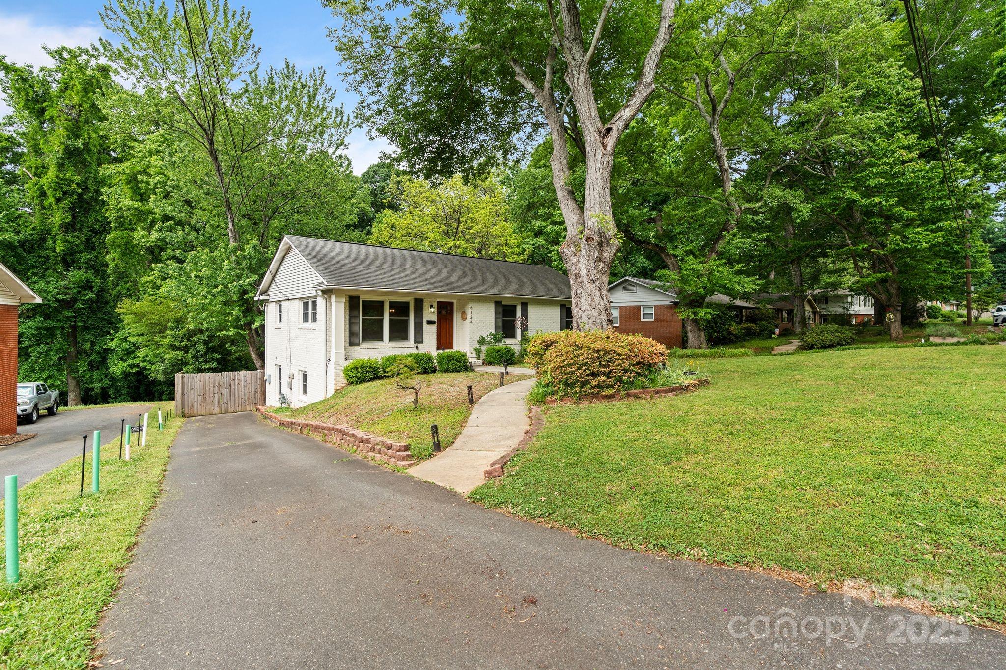 Property image 3 of 6126 Netherwood Drive in Starmount, Charlotte, NC 28210