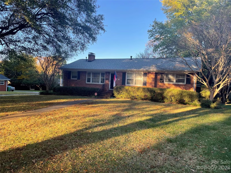 1901 Sandhurst Drive