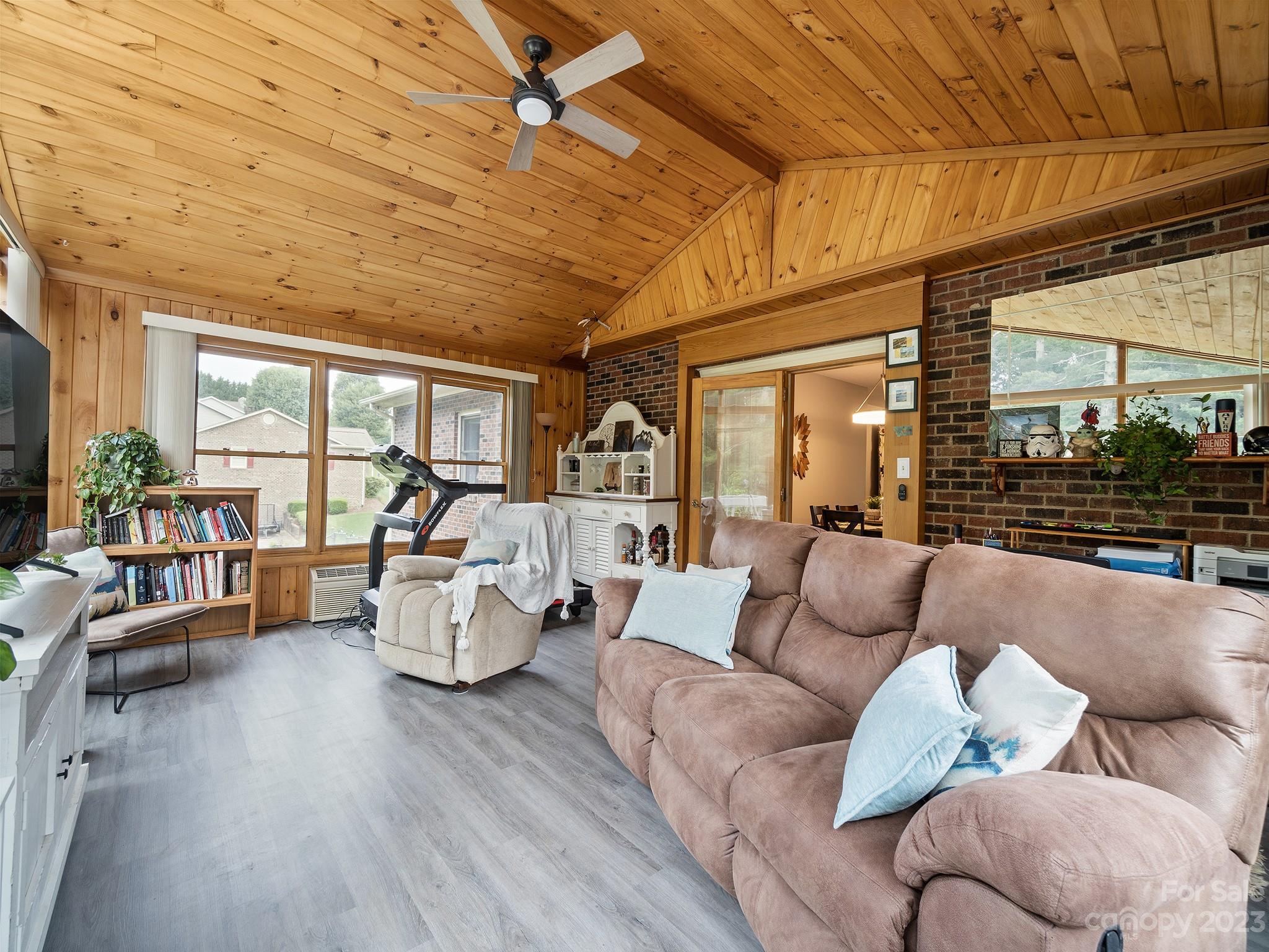 Property image 4 of 209 Timber Ridge Drive in Oakmont, Lenoir, NC 28645