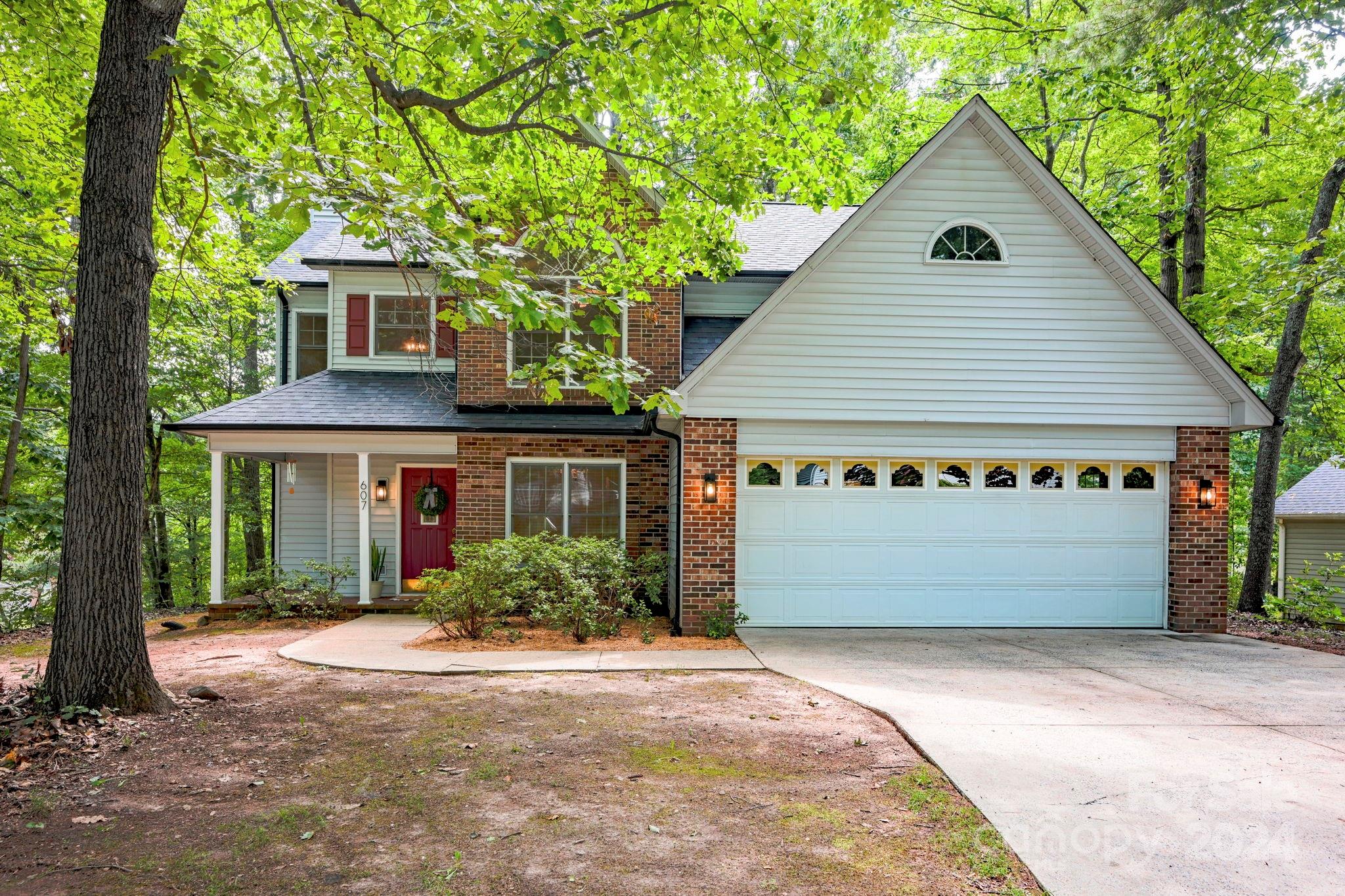 Property image 3 of 607 17th Avenue Drive in Providence Forest, Hickory, NC 28602