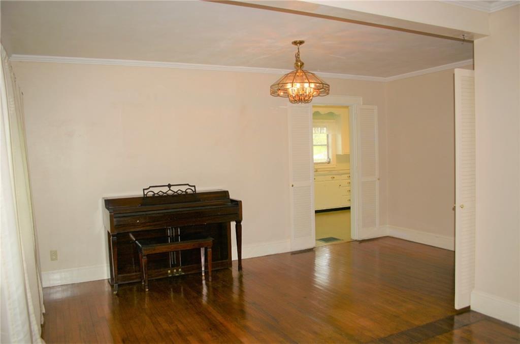 Property image 4 of 837 6th Avenue Drive in Oakwood Terrace, Hickory, NC 28601