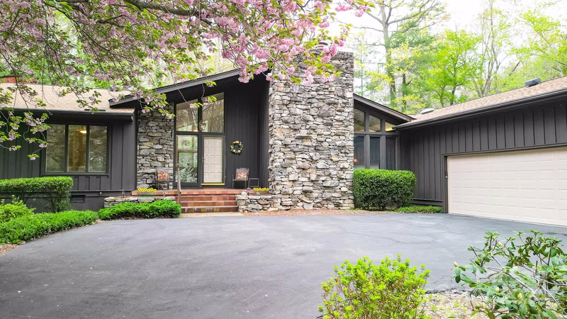 3015 Chestnut Tree Road