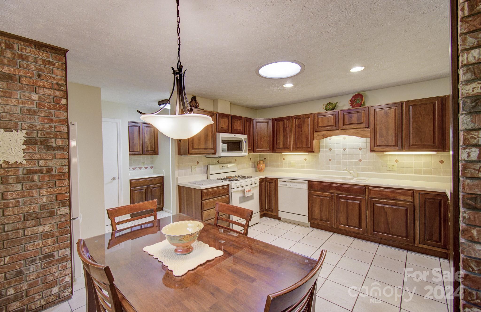 Property image 3 of 3015 Chestnut Tree Road in Hickory Hill, Hendersonville, NC 28792