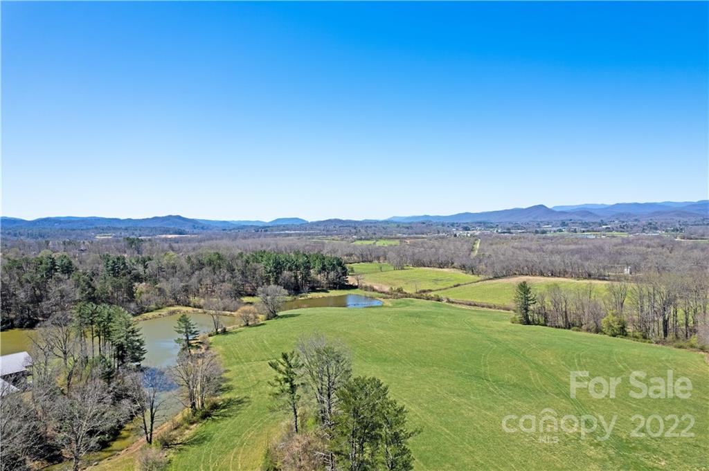 Property image 5 of 1967 Glenheath Drive in Heatherwood, Hendersonville, NC 28791