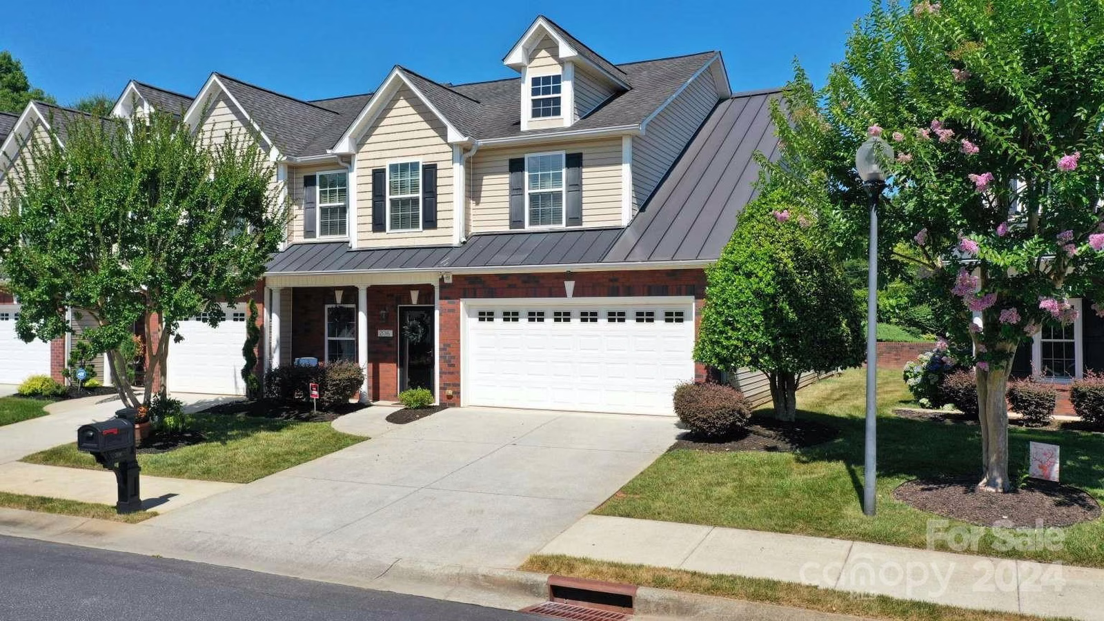 Property image 1 at 2016 Talbot Lane, Hickory, NC 28602