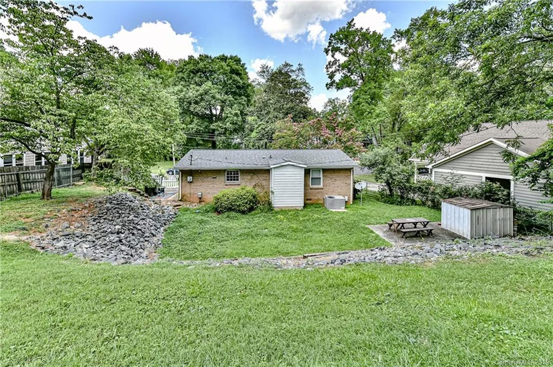 Property image 3 at 3005 Manor Road, Charlotte, NC 28209
