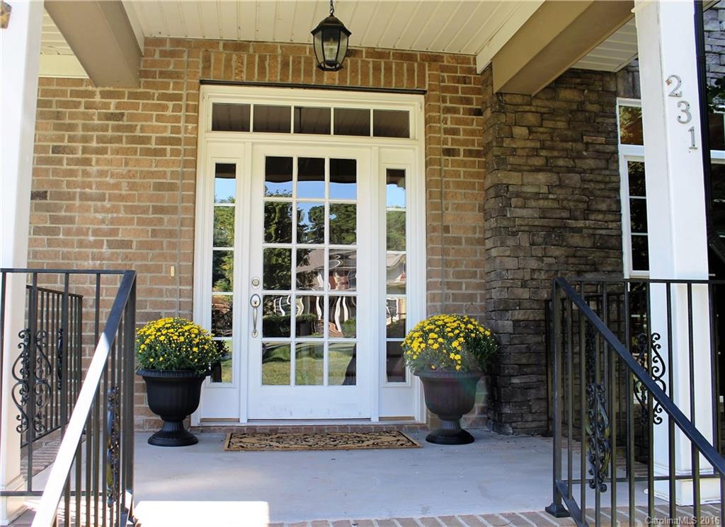 Property image 2 of 231 Woodstream Circle in Norman Woods, Mooresville, NC 28117
