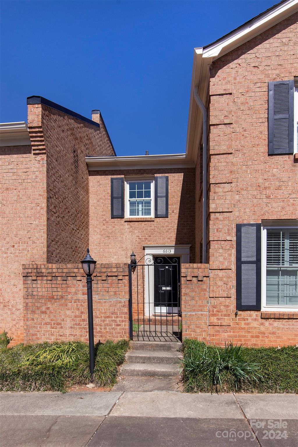 Property image 3 of 6613 Bunker Hill Circle in Olde Georgetowne, Charlotte, NC 28210