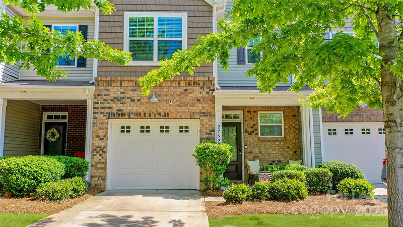 2752 Sawbridge Lane