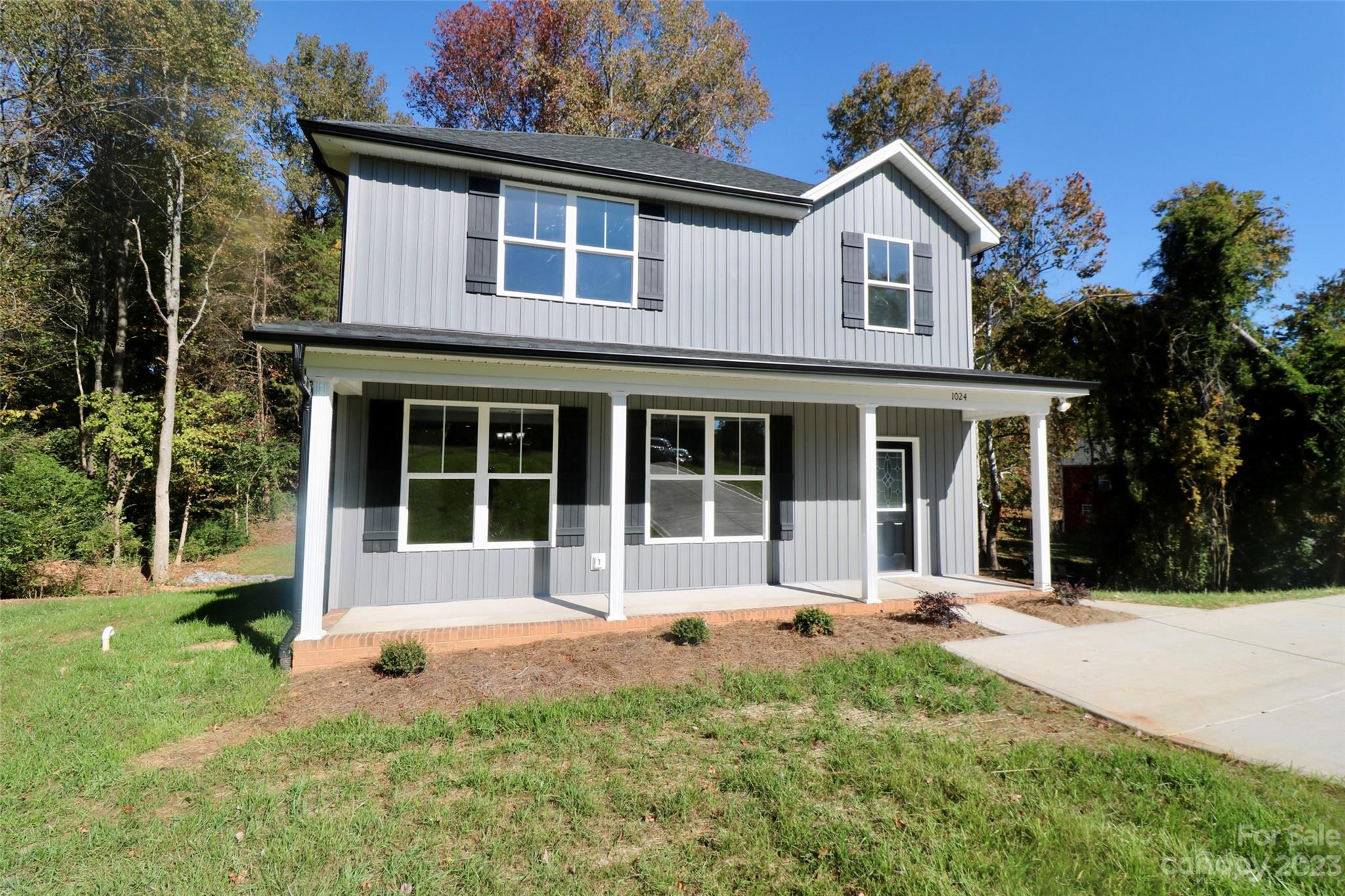 Property image 2 of 1024 Woodlark Court in Forest Brook, Gastonia, NC 28056