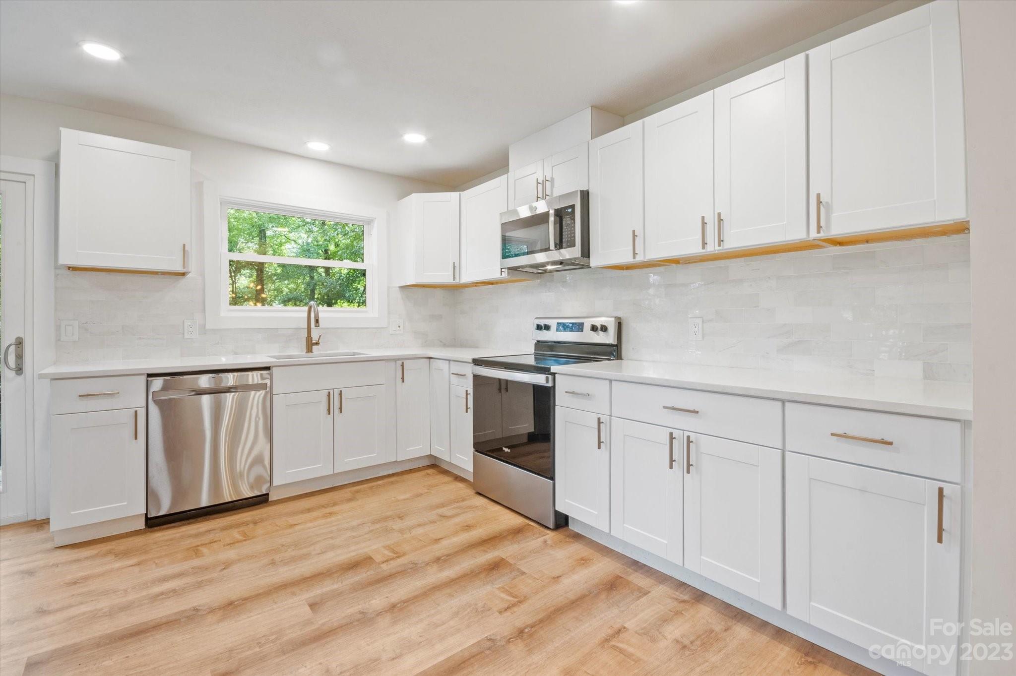 Property image 2 of 3005 Chestnut Tree Road in Hickory Hill, Hendersonville, NC 28792