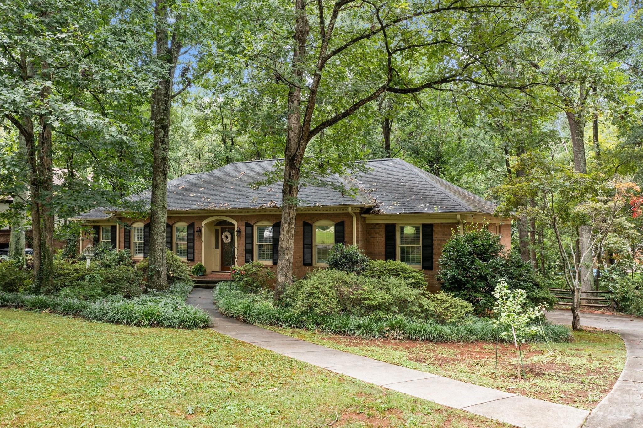 Property image 2 of 336 Camelot Drive in Country Club Hills, Salisbury, NC 28144