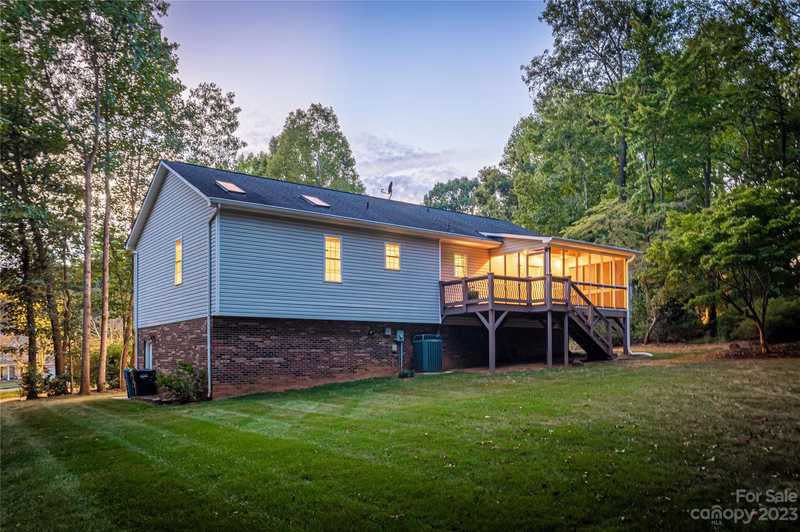 Property image 3 at 1608 8th Street Circle, Hickory, NC 28602