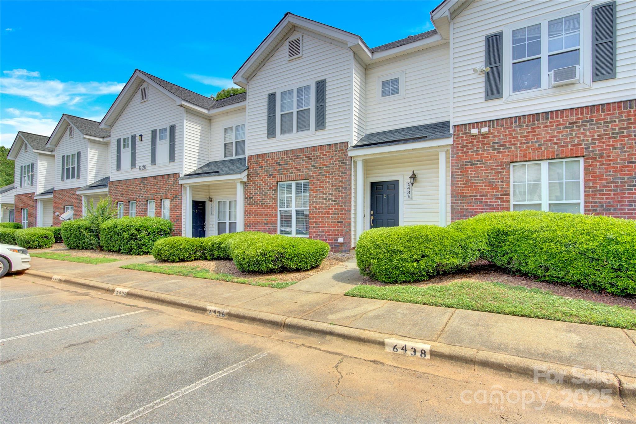 Property image 2 of 6436 Mallard View Lane in Mallard Square, Charlotte, NC 28269