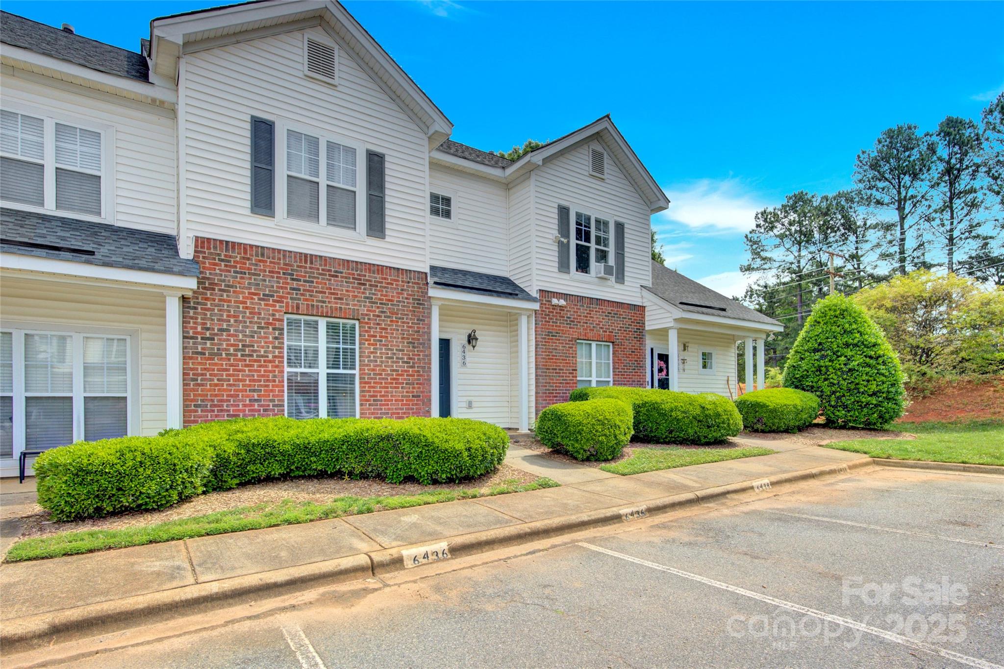Property image 3 of 6436 Mallard View Lane in Mallard Square, Charlotte, NC 28269