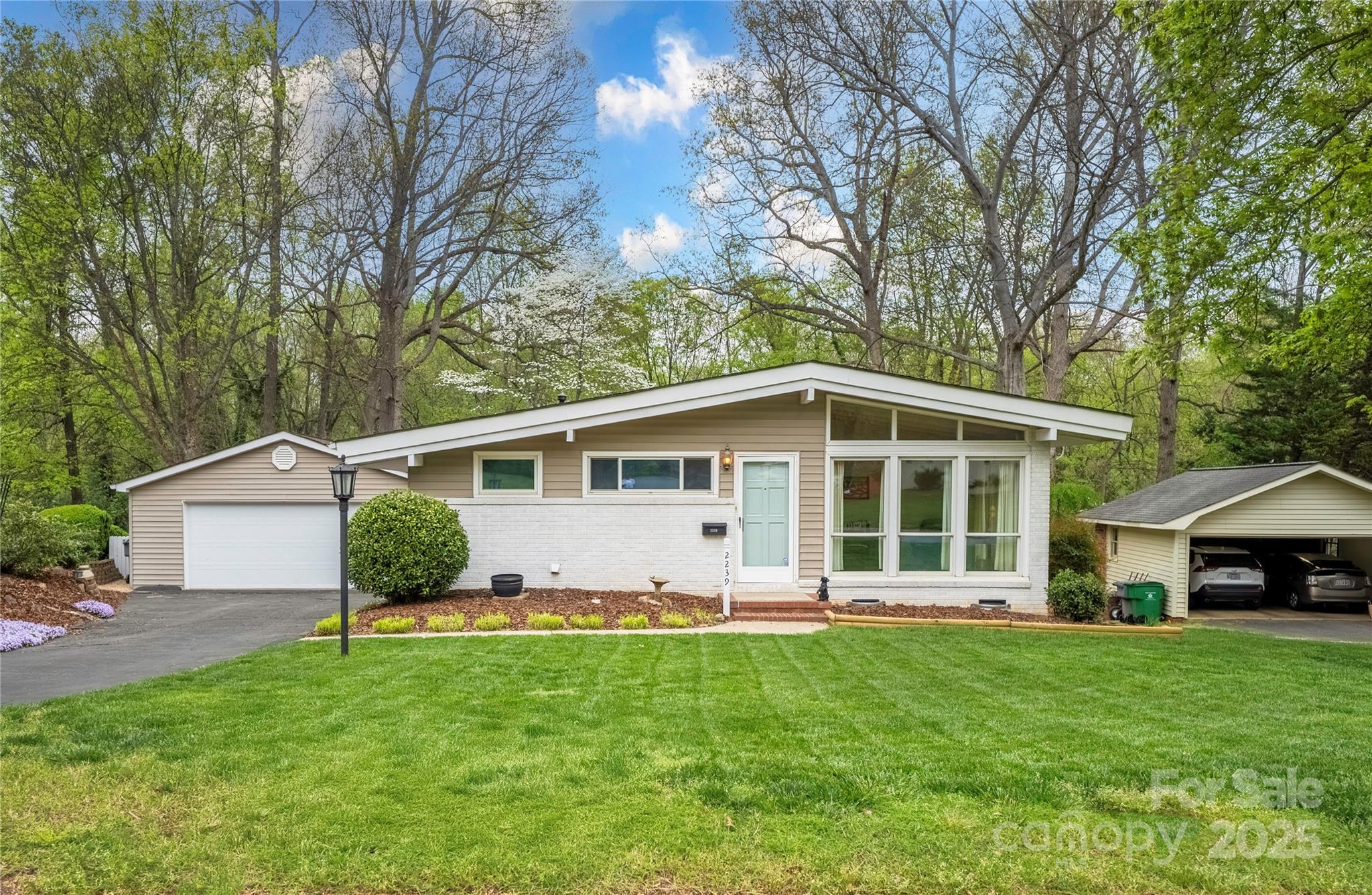Property image 2 of 2239 Wensley Drive in Montclaire, Charlotte, NC 28210