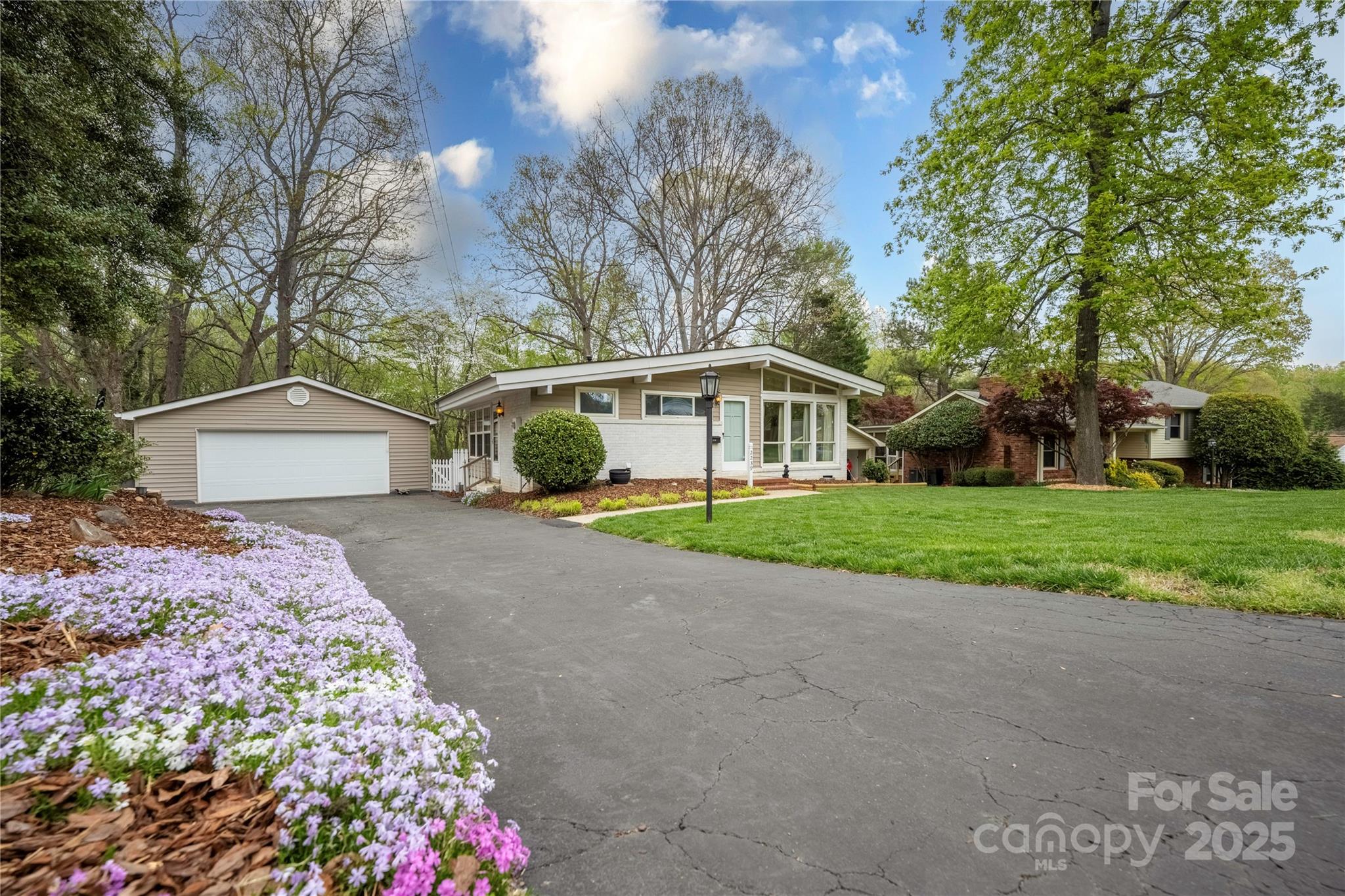 Property image 4 of 2239 Wensley Drive in Montclaire, Charlotte, NC 28210
