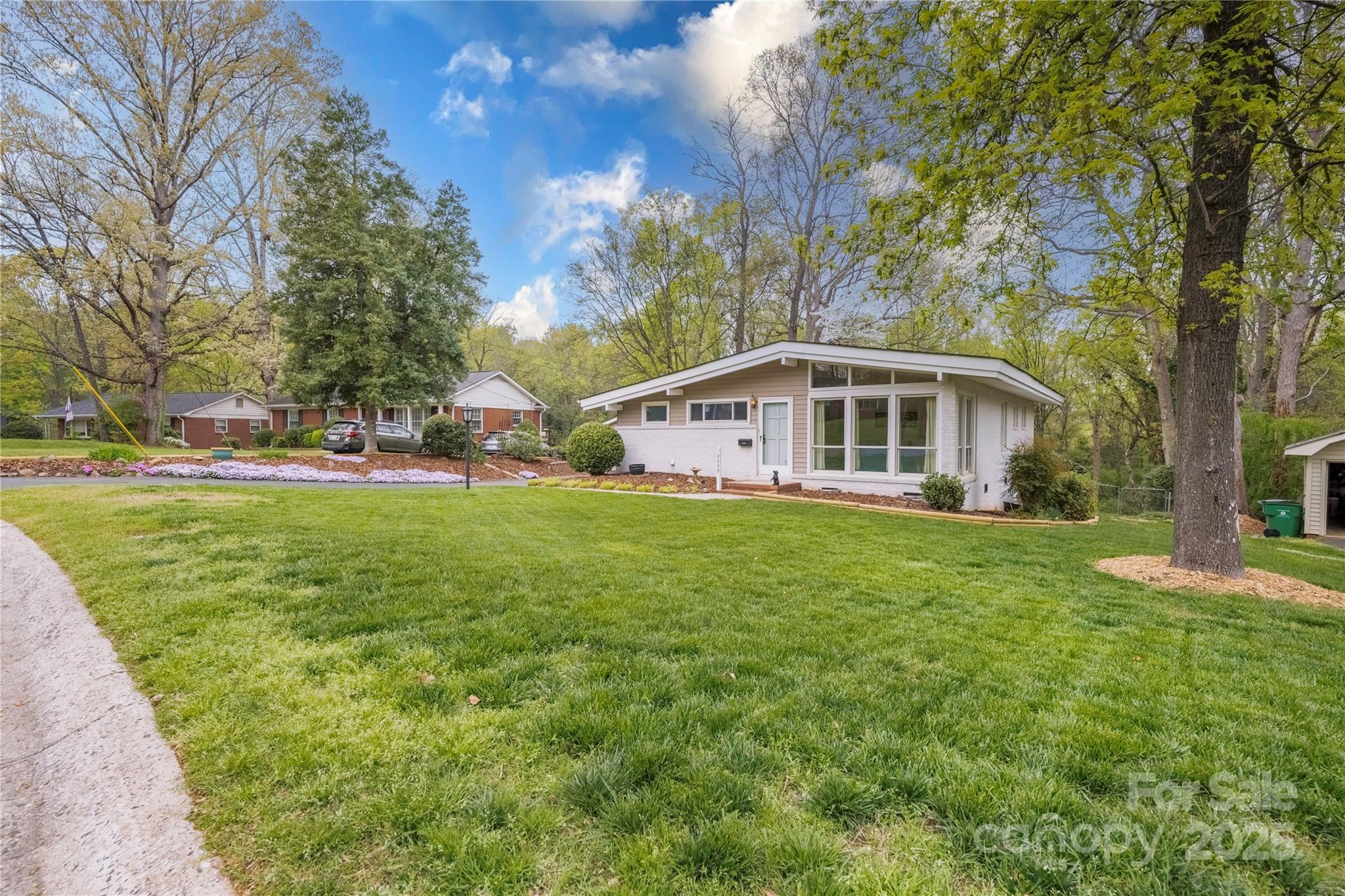Property image 5 of 2239 Wensley Drive in Montclaire, Charlotte, NC 28210