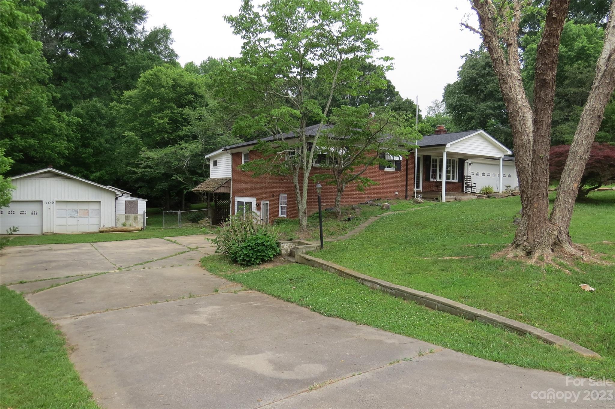 Property image 2 of 309 S 8th Avenue in Boyd Heights, Maiden, NC 28650