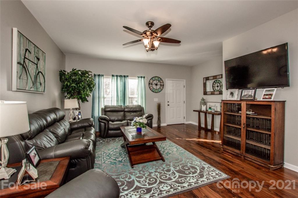 Property image 3 of 1421 Commonwealth Avenue in Valleybrook, Statesville, NC 28677