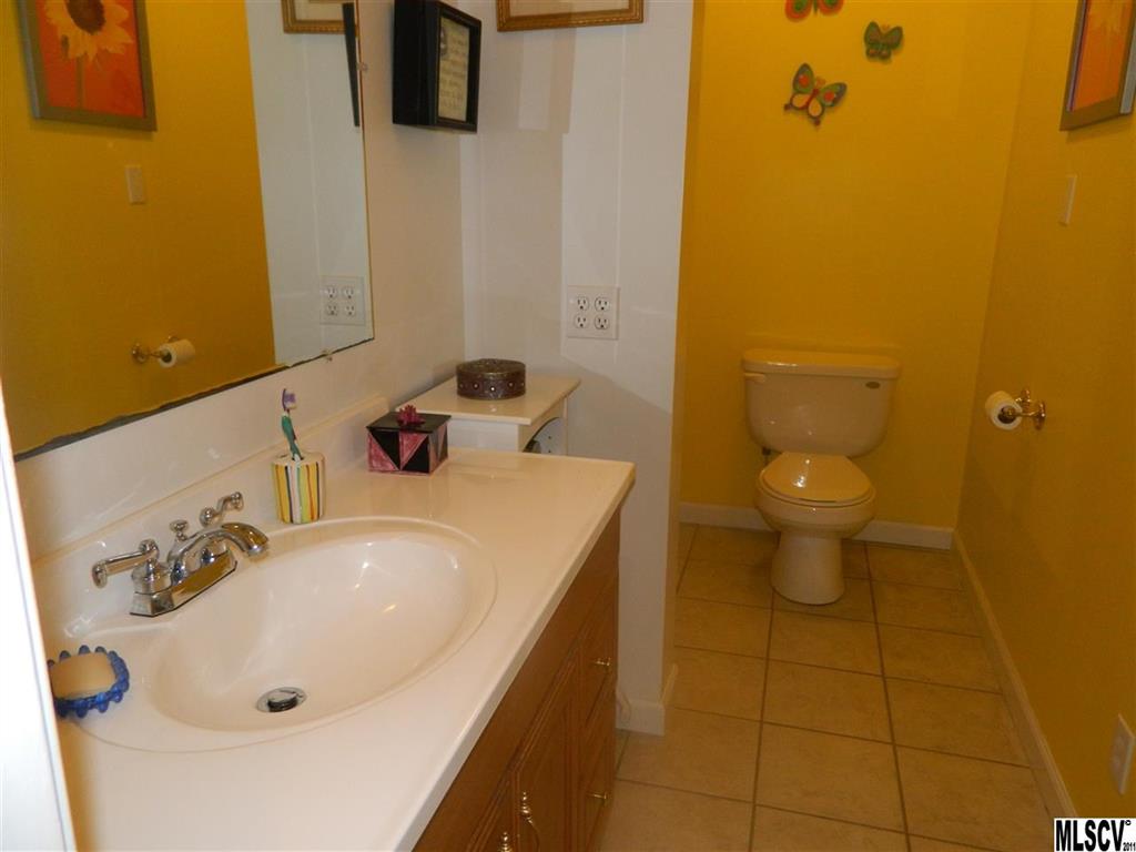 Property image 3 of 1561 Fairway Acres Road in Fairway Acres, Lenoir, NC 28645