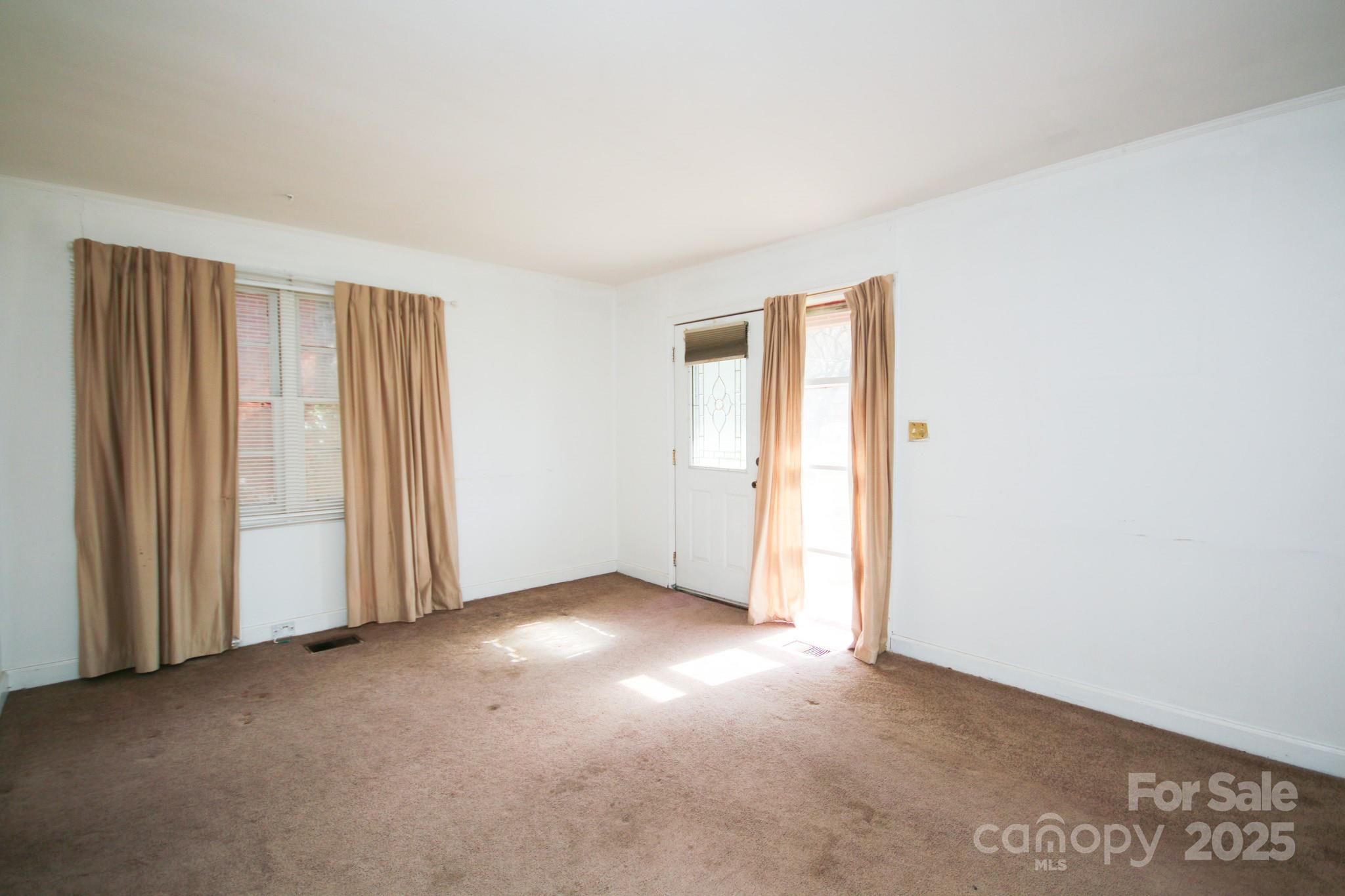 Property image 3 of 2825 Bancroft Street in Graham Heights, Charlotte, NC 28206