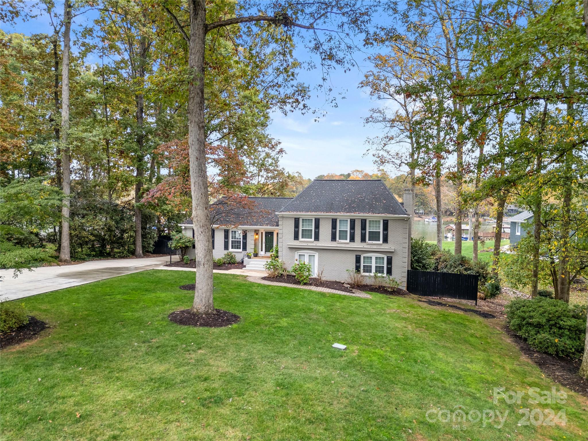 Property image 4 of 175 Woodstream Circle in Norman Woods, Mooresville, NC 28117