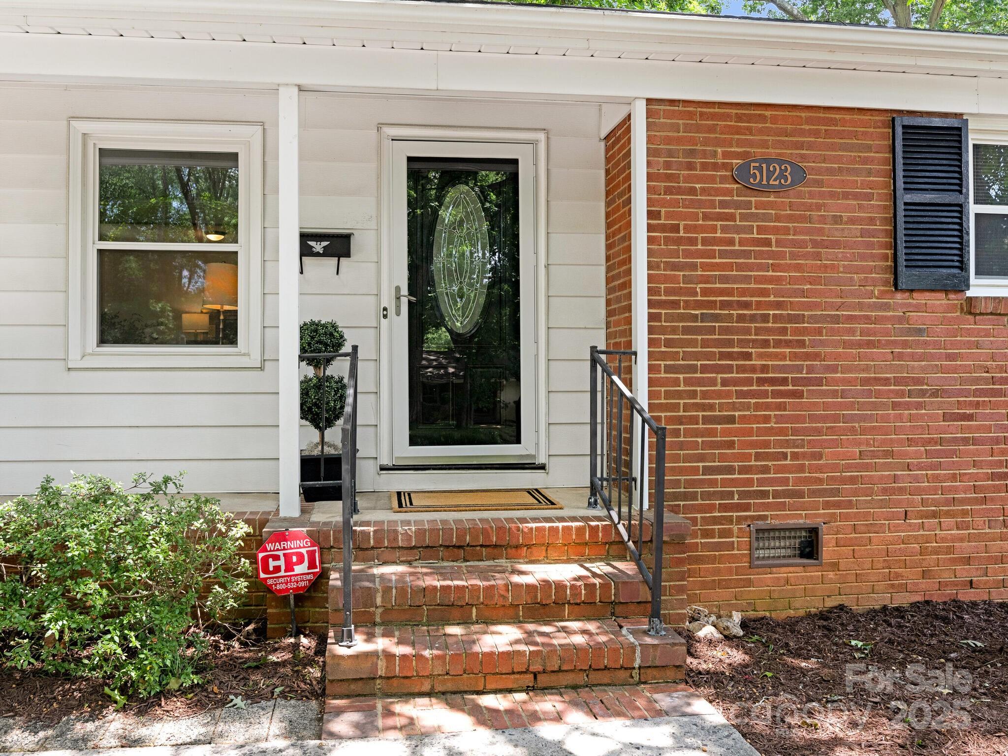 Property image 2 of 5123 Glenham Drive in Madison Park, Charlotte, NC 28210