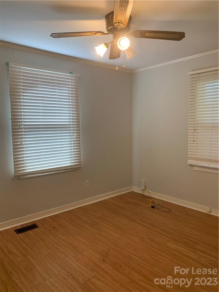 Property image 2 of 4015 Dinglewood Avenue in Howie Acres, Charlotte, NC 28205
