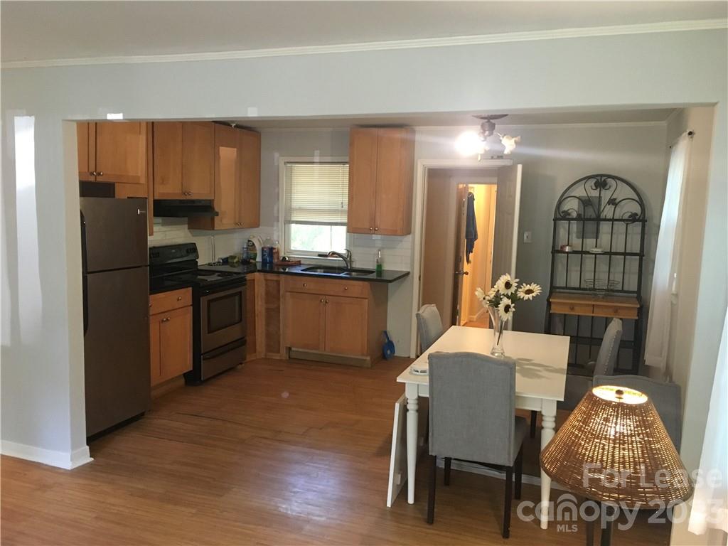 Property image 3 of 4015 Dinglewood Avenue in Howie Acres, Charlotte, NC 28205